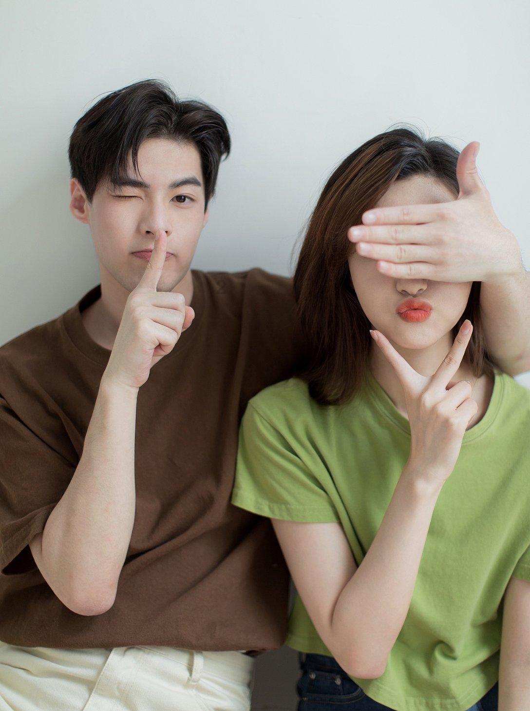 温泉之吻:揭秘男同事的隐藏面